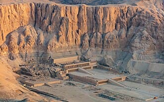 Luxor bus queen